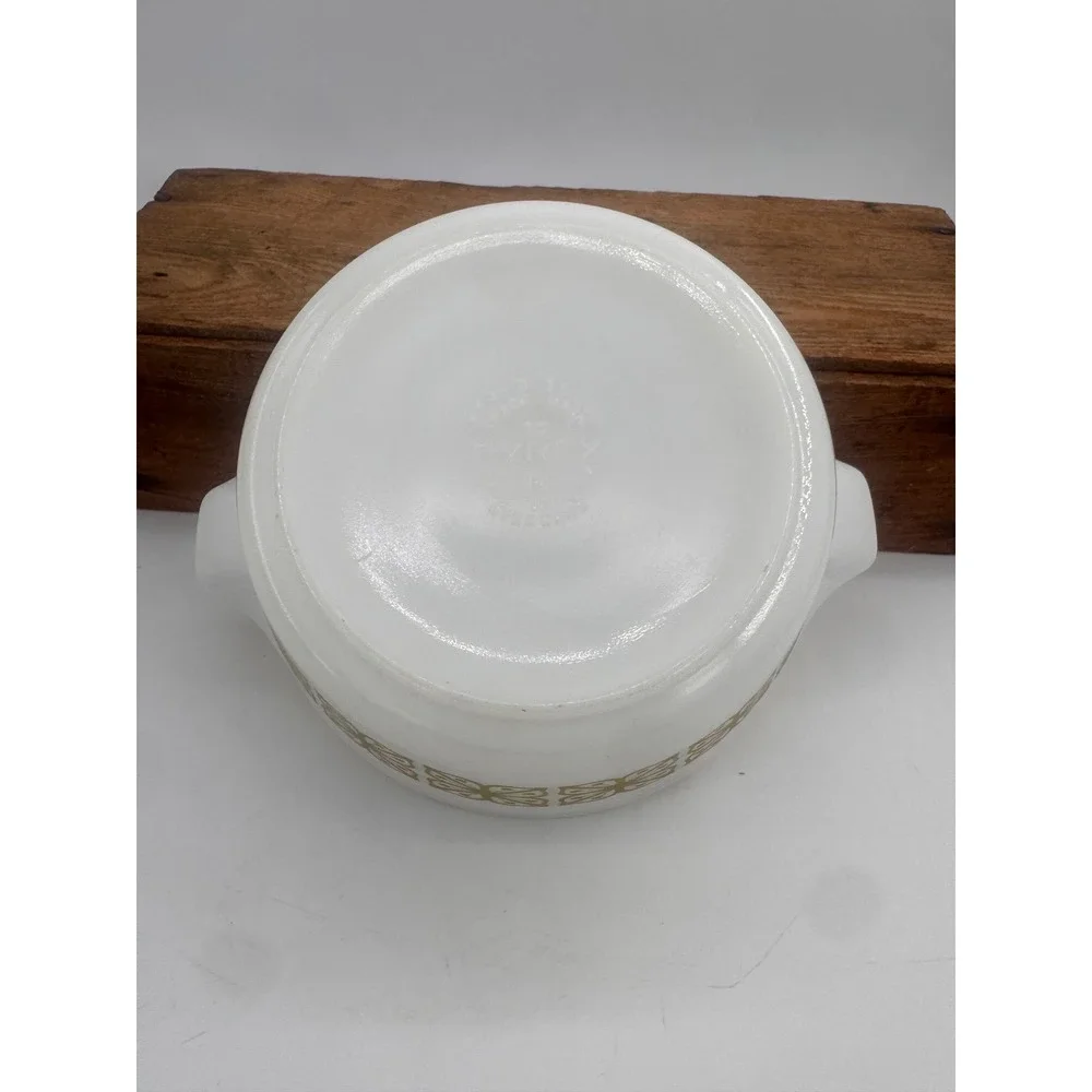 Pyrex Verde Square Flowers 474-B Casserole Dish 1.5 Qt White Milk Glass No Lid